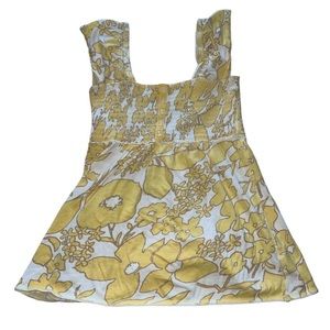 Y2k tank with yellow flower detailing and it’s pretty stretchy!!